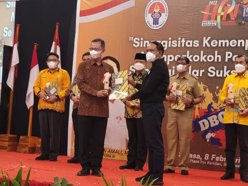 Dinilai Peduli Olahraga, Arinal, Nanang dan Mirzani Dianugrahi Penghargaan Siwo PWI Pusat