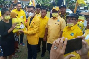 Partai Golkar Bagikan Ribuan Paket Sembako di Bandarlampung