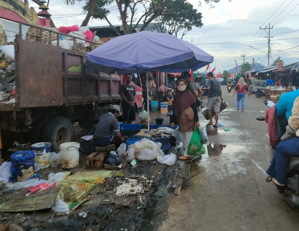 Besok Ditinjau Jokowi, Pasar Pasir Gintung Masih Terkesan Kumuh