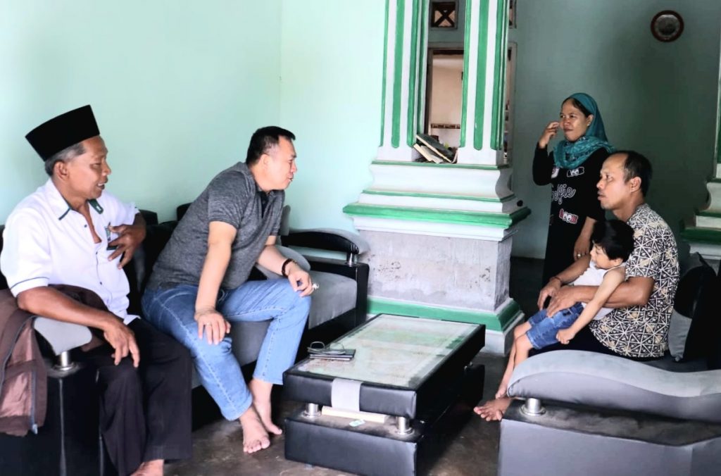 Bantu Difabel, PKB Bagikan Kursi Roda