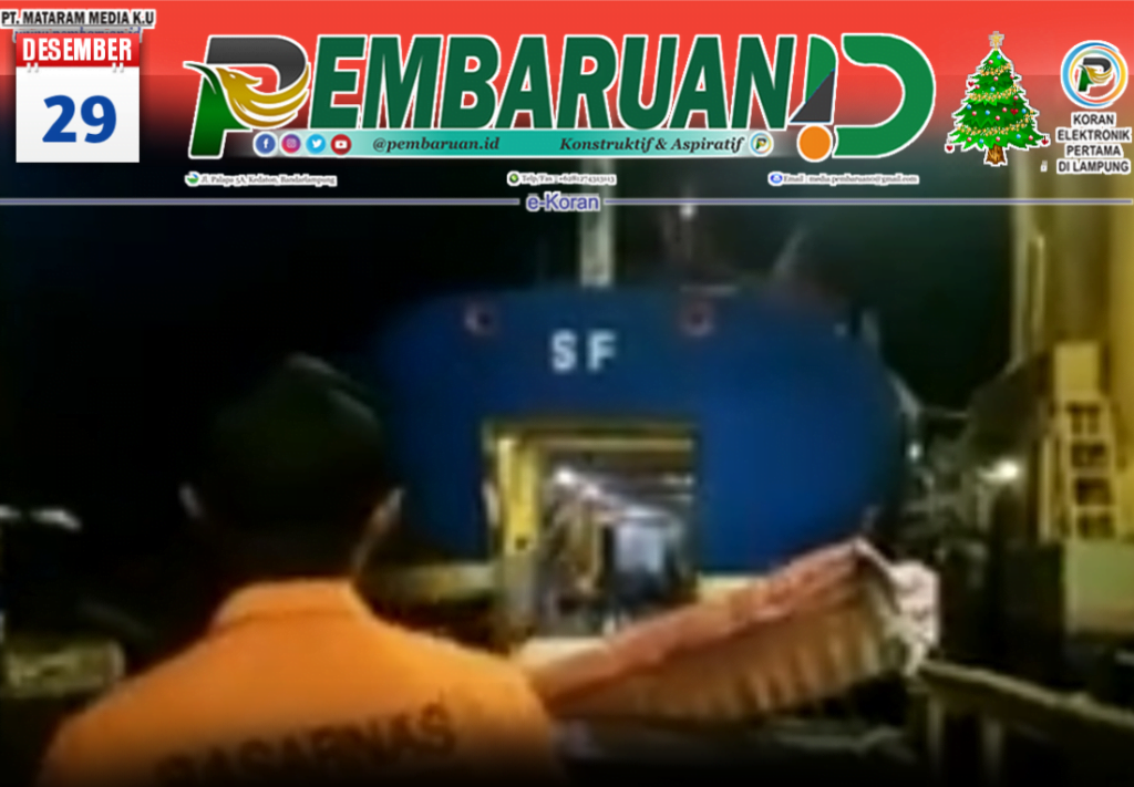 Diduga ODOL, Truck Bermuatan Semen Jatuh ke Laut