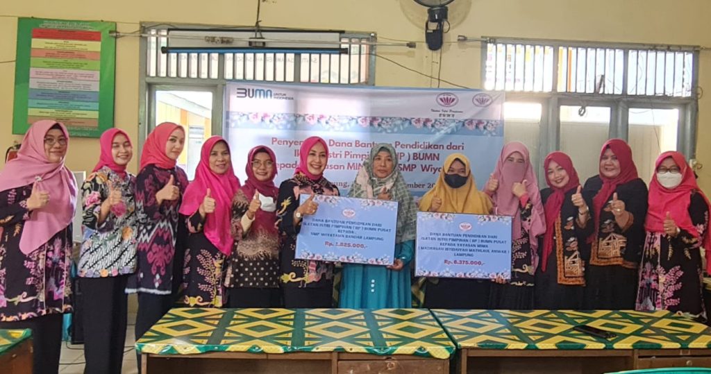 Para Istri Pimpinan BUMN Lampung Salurkan Bantuan Pendidikan