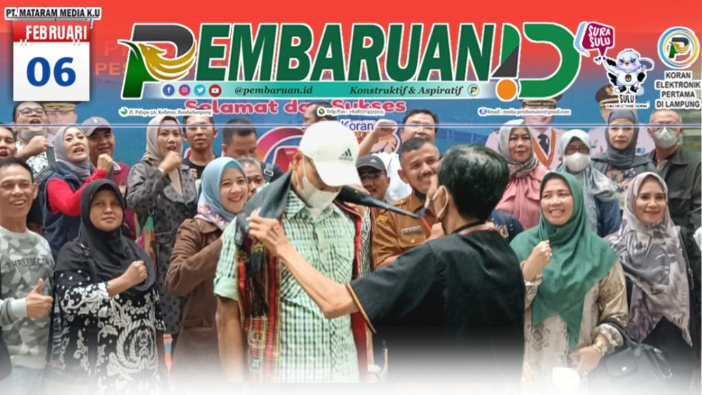 Disambut Hangat Panitia, Ketua PWI Lampung Diselendangi Kain Ulos