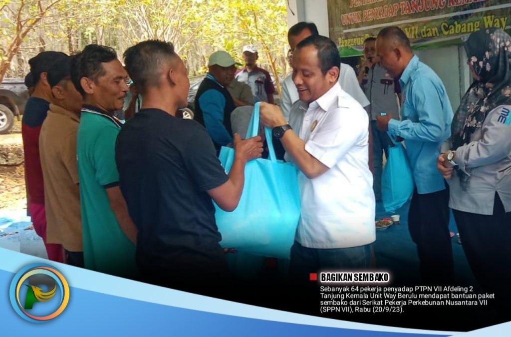 SPPN VII Bagikan Sembako untuk Penyadap Afdeling Tanjung Kemala