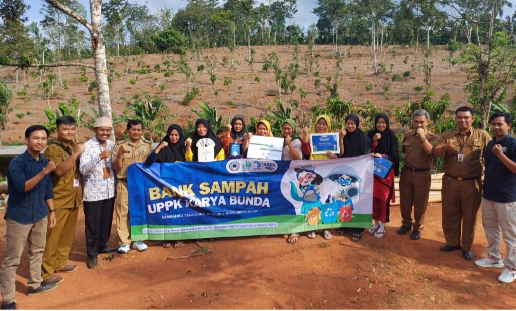Aqua Danone dan YKWS  Gelar Kompetisi Bank Sampah