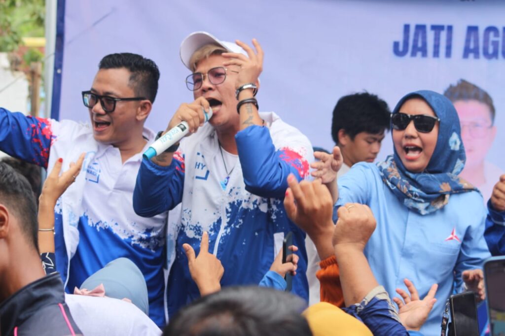 Kampanye di Jati Agung Demokrat Hadirkan Artis-Artis Ibu Kota