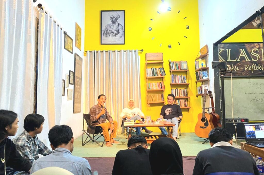 Dialog Klasika, Anak Muda Jangan Apolitis!