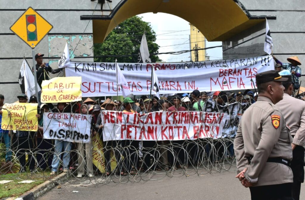 Lahan Garapan Diserobot Mafia, Ratusan Petani Lamsel dan Lamtim Geruduk DPRD Lampung