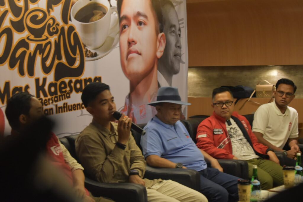 Gerakan Putra Mahkota, Safari Politik untuk Kakak