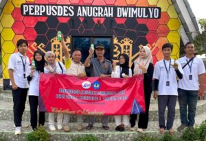 Mahasiswa Unila Gelar Sosialisasi Wirausaha Pembuatan Sabun Cuci Piring di Desa Dwi Mulyo