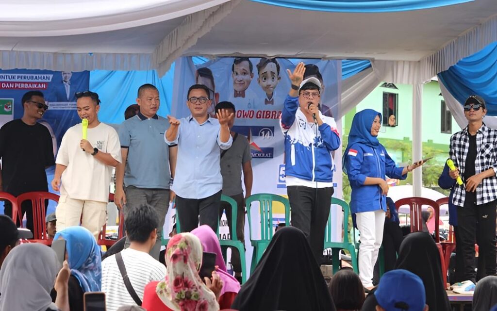 Tampil Memukau, Trisuaka dan Babang Tanvan Hipnotis Massa Demokrat di Natar