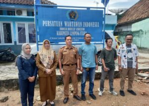 Verifikasi Kantor, Kesbangpol Lampura Sambangi Sekretariat PWI