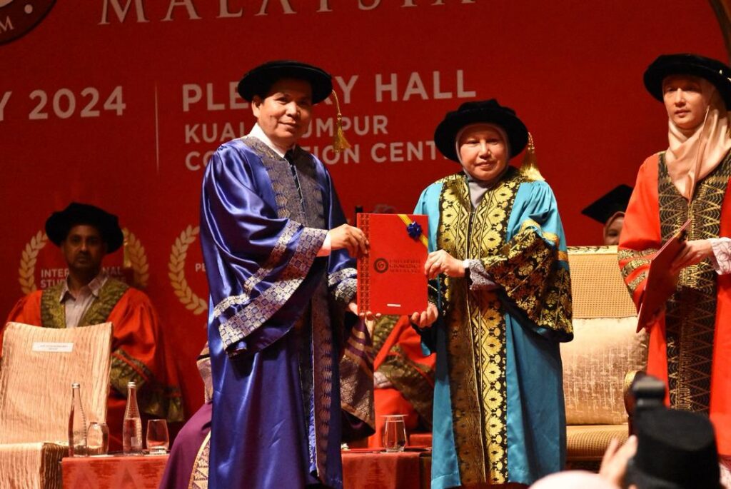 Dekan FEBI UIN RIL Raih Penghargaan Prestisius dari Universiti Geomatika Malaysia