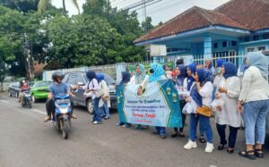 Gelar Bakti Sosial Ramadhan, IKWI Lampura Berbagi Takjil