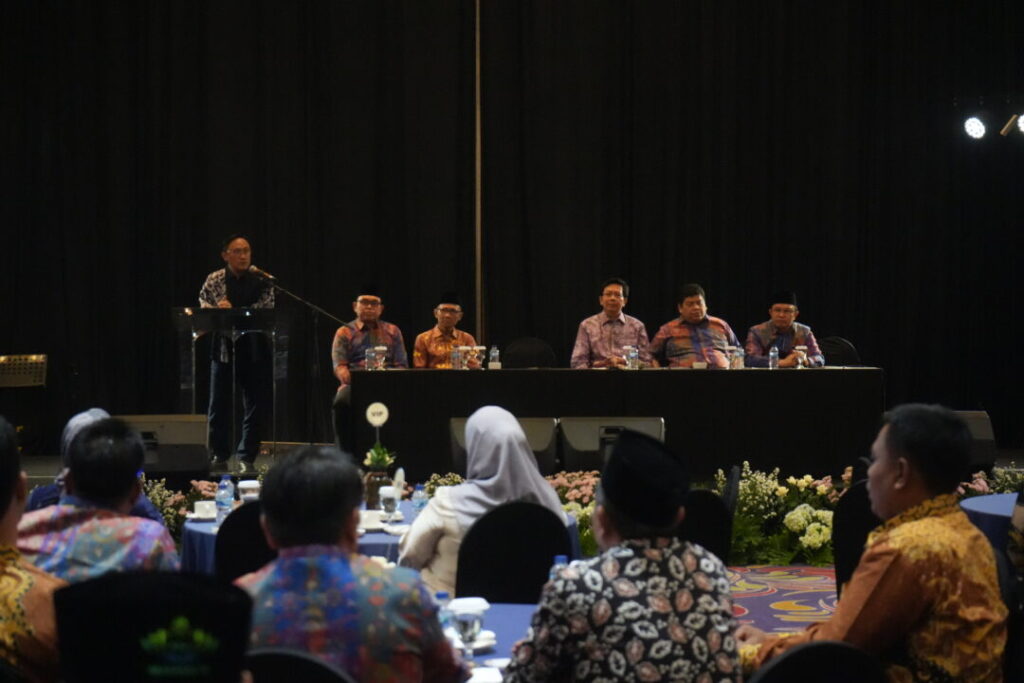 Kepala BPJPH Paparkan Strategi Peningkatan Kemandirian Kampus Dalam Penutupan Raker UIN RIL