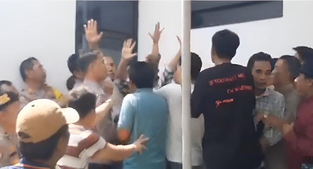 Pleno Rekapitulasi di KPU Lamtim Ricuh