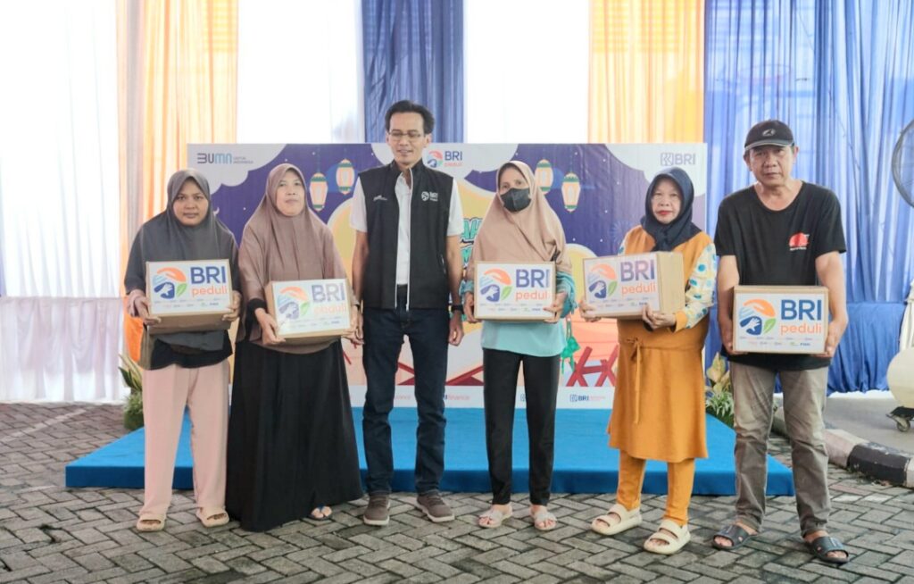 BRI Regional Office Balam Berbagi 1.500 Paket Sembako untuk Masyarakat
