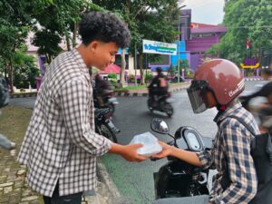 Perma AGT Fakultas Pertanian Unila Berbagi Takjil di Bulan Ramadhan