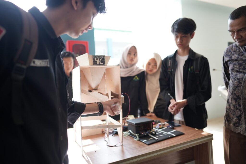 Bertajuk “From Sisfo 22 to the World” UIN RIL Gelar IT Fest