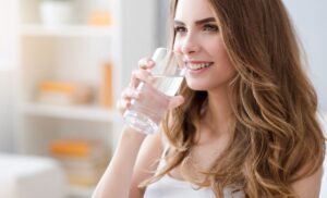 Minum Air Hangat: Sederhana Tapi Penuh Manfaat