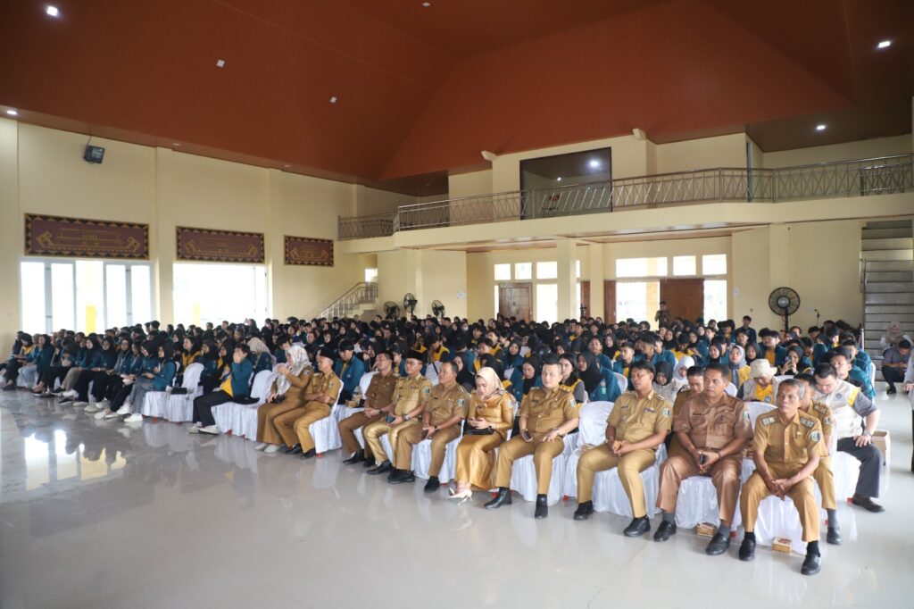 Rektor Unila Resmi Lepas Mahasiswa KKN Periode II Tahun 2024