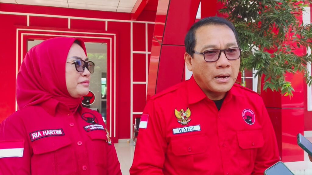 Walikota Metro Wahdi Resmi Menjadi Kader PDI Perjuangan