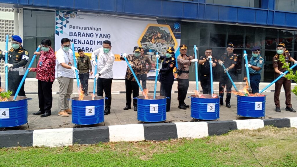 Bea Cukai Sumbagbar Musnahkan 28,5 Juta Rokok Ilegal