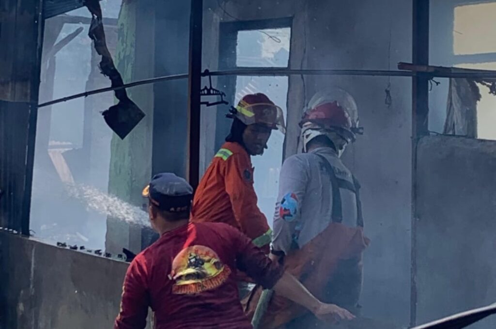 Rumah Dua Lantai di Sawah Lama Hangus Terbakar, 11 Damkar Diturunkan