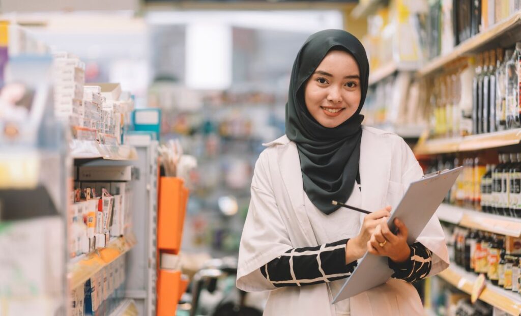 Sarjana Farmasi Kerja Apa? Peluang Karir dan Prospek di Dunia Kesehatan