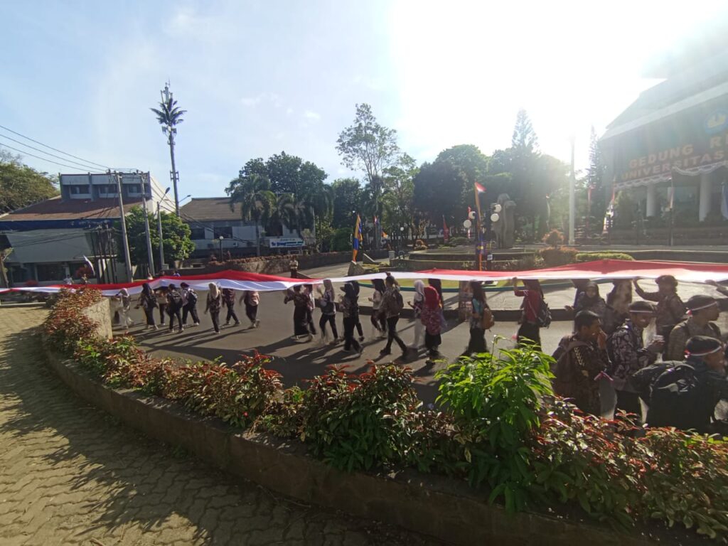 Kirab Merah Putih: 3.500 Mahasiswa dan Sivitas Akademika Meriahkan Dies Natalis ke-59