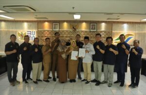 PTPN I Regional 7 Serahkan Bantuan Kontainer Sampah ke Pemkab Pesawaran