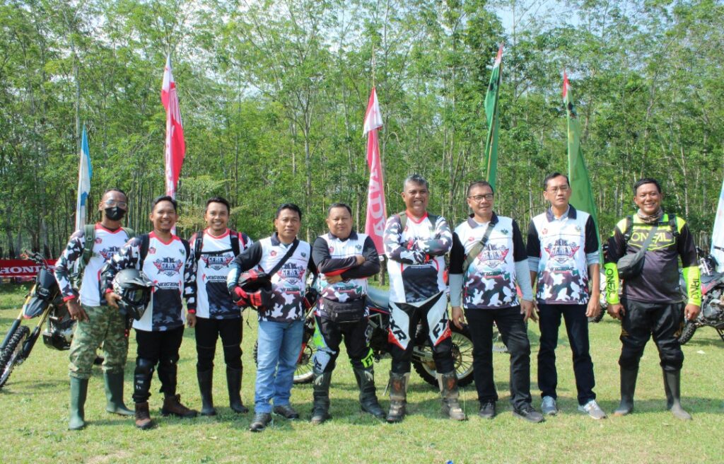 Geber#1 Motocross Memeriahkan HUT TNI di Kebun Karet Way Berulu
