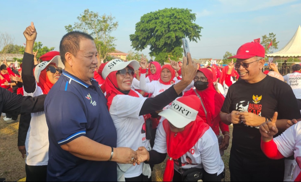 Ratusan Emak-emak Antusias Sambut Ardjuno di Lapangan Tanjung Bintang