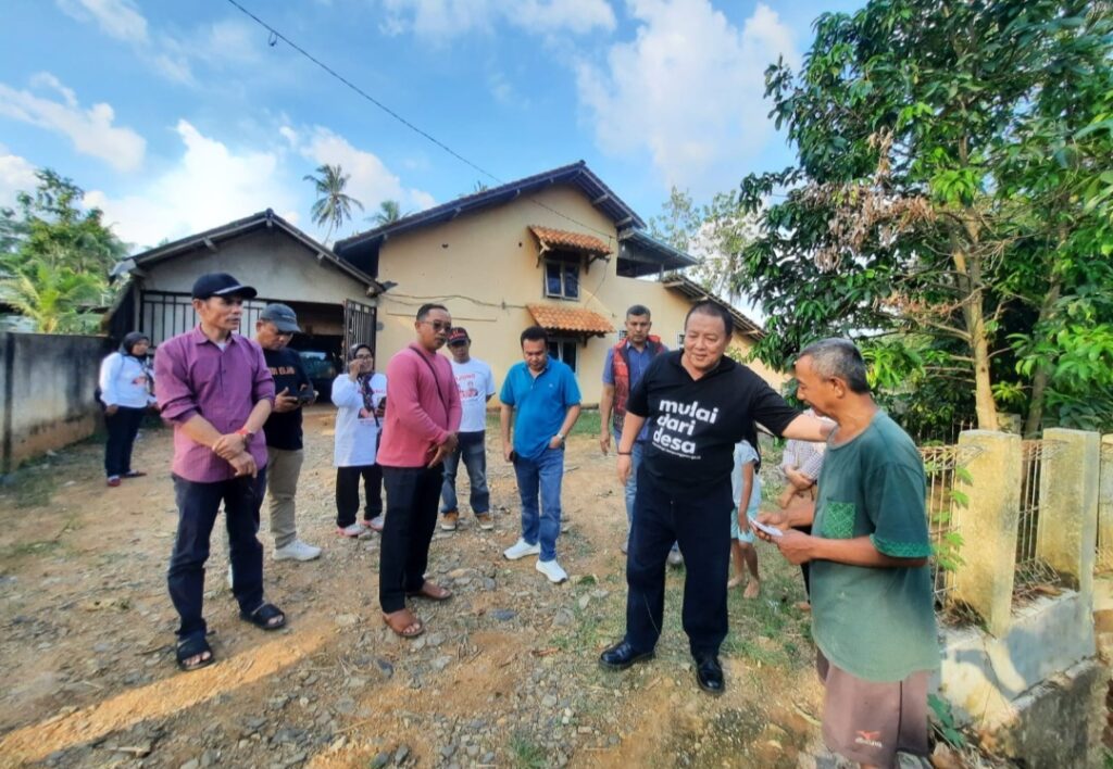 Arinal Bantu Korban Puting Beliung di Sukoharjo