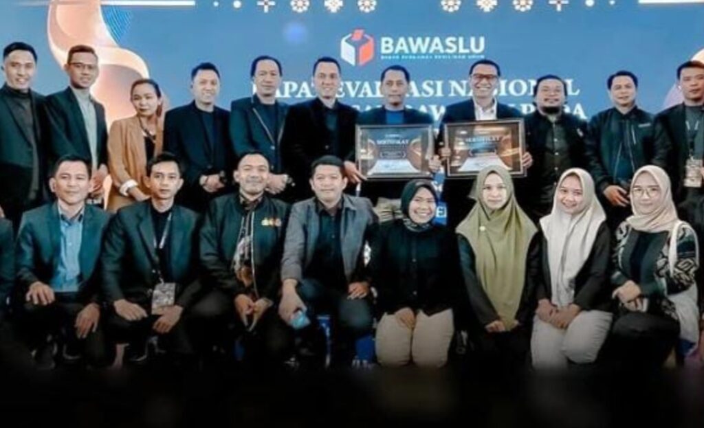 Bawaslu Raih Penghargaan Kehumasan Terbaik Pilkada 2024