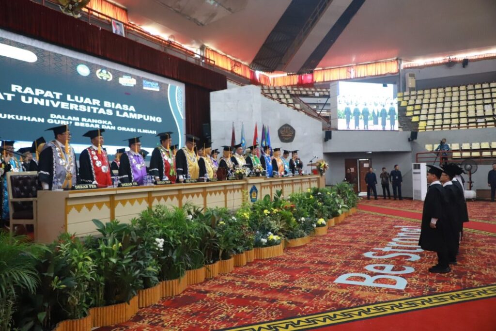 Unila Kukuhkan Enam Guru Besar Baru, Tegaskan Komitmen Terhadap Kemajuan Ilmu Pengetahuan