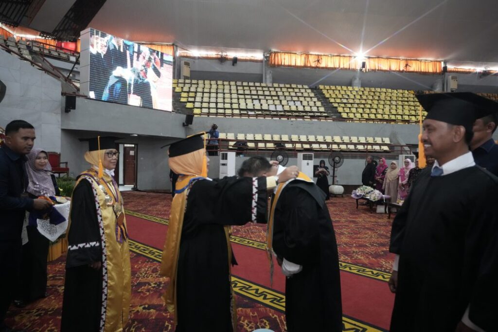 Unila Kukuhkan 8 Guru Besar Baru, Bukti Komitmen Menuju Kampus Unggul