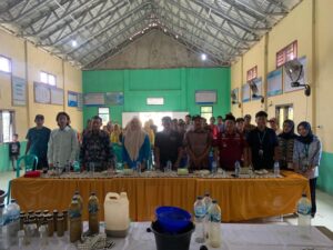 Mahasiswa KKN Unila Ciptakan Inovasi Pupuk Organik Cair untuk Pertanian Ramah Lingkungan