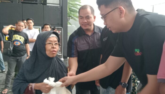 Drachen Biliar dan Coffee Bagikan 100 Paket Sembako untuk Warga