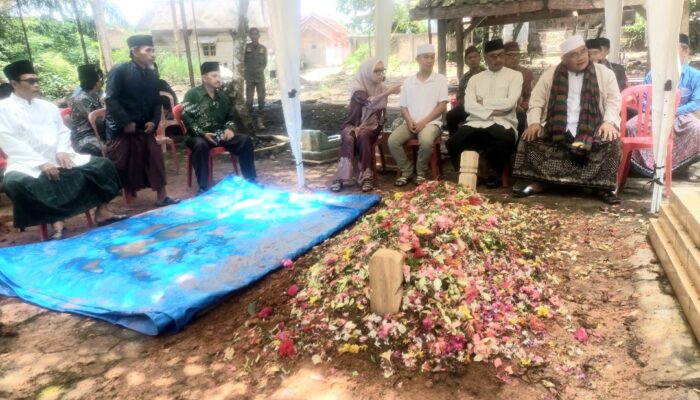 Takziah dan Doakan, PCNU Way Kanan Ziarahi Makam Almarhum Ali Rahman