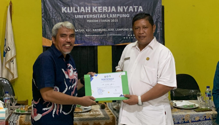 Mahasiswa KKN Unila Latih Petani Budidaya Alpukat, Tingkatkan Produktivitas di Desa Babatan