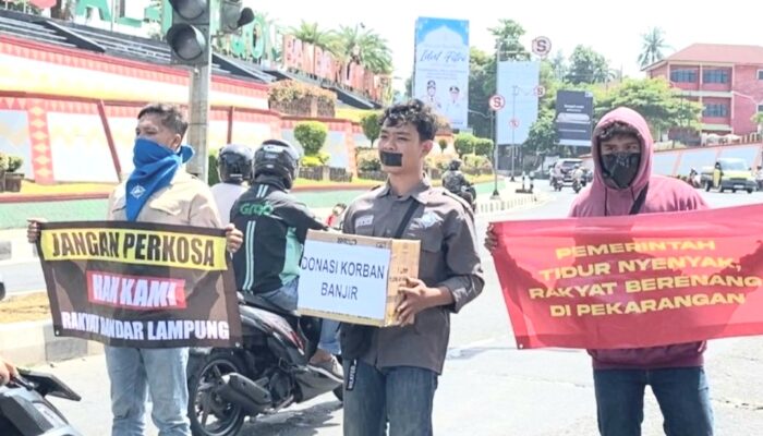 Masuk Hari ke 5, Warga Terdampak Banjir Gelar Aksi Diam dan Galang Donasi