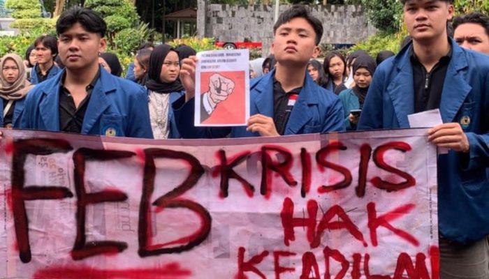 Dekan Diduga Lindungi Pelaku Kekerasan, Mahasiswa FEB Unila Gelar Aksi