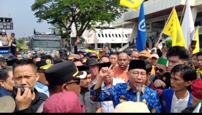 Temui Pendemo, Gubernur Ajak Petani dan Mahasiswa Berdialog