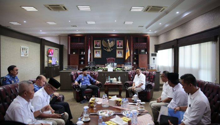 Audiensi ke Gubernur, Buruh Bongkar Muat Keluhkan Monopoli Perusahaan Besar