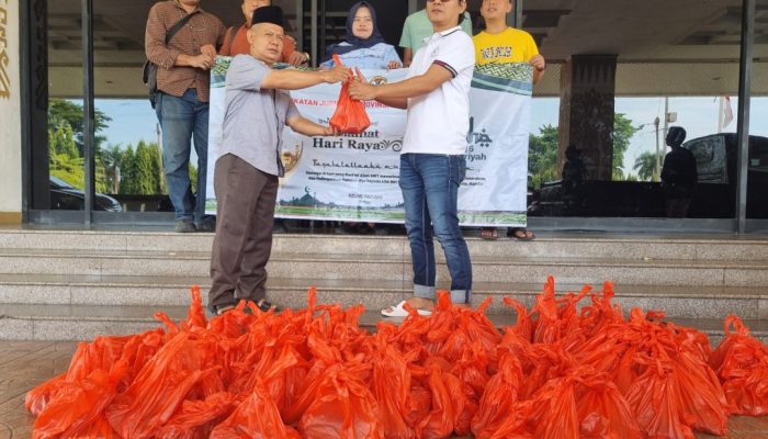 PWI Kurban 2 Ekor Sapi, IJP Bagikan 144 Paket Qurban kepada Jurnalis dan Warga