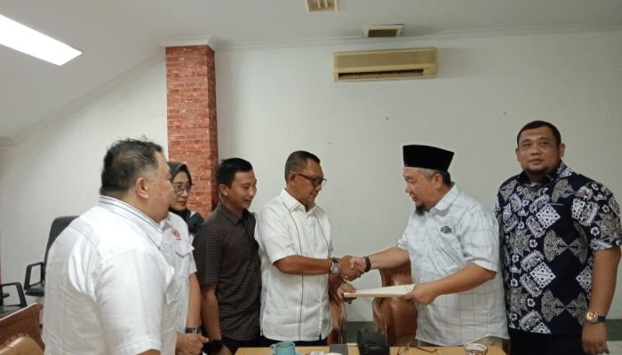 Pengurus Cabor Tinju Ambil Berkas Pendaftaran Calon Ketua KONI