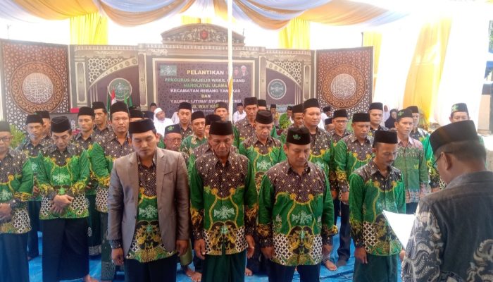 Pelantikan MWC NU Rebang Tangkas, Ikrar Kesetiaan dan Barisan Juang NU