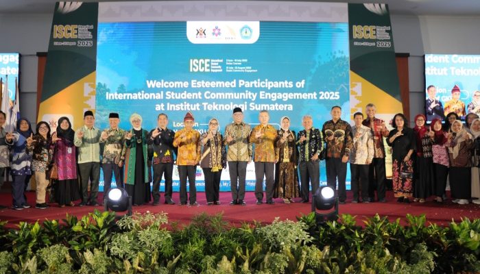 Gubernur Mirza Lepas 213 Mahasiswa KKN Internasional