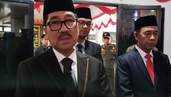 Tepati Janji Kampanye, Bupati Lampura Realisasikan Seragan Sekolah Gratis